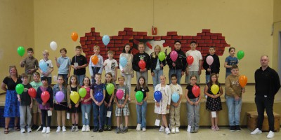 Klasse 5b mit ihren Klassenlehrern Katja Burk-Pitzer und Marc-Kevin Roth